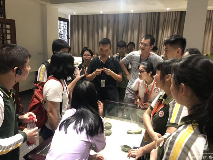 在砚村200人制砚