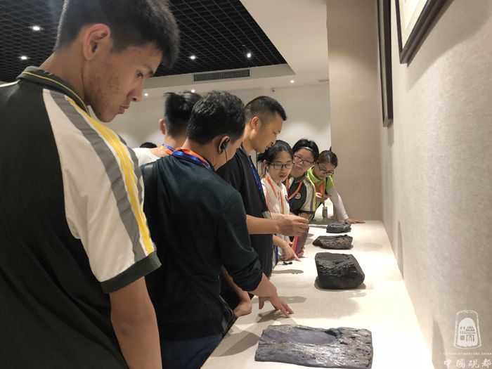 在砚村200人制砚